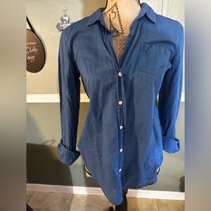 Lilly Pulitzer Vibrant Blue button down top
Cotton/linen